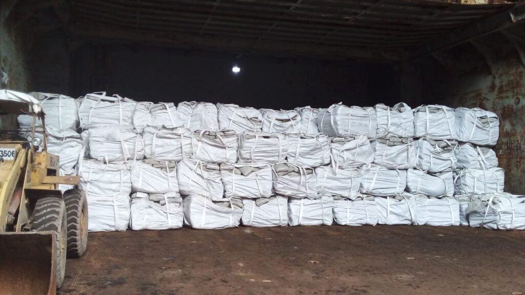 STACKING-OF-J-BAGS-IN-THE-VESSEL-HATCH-COMER-2-1024×576