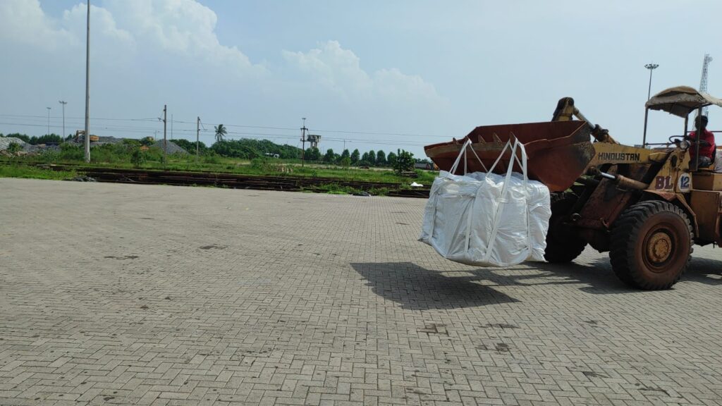 cement-bags-carried-by-pay-loader-1024×576